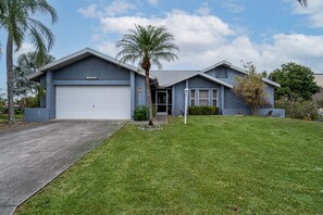 Exterior - 14933 Bonaire Circle - Sunset Special by Coastal Vacation Properties (Fort Myers)