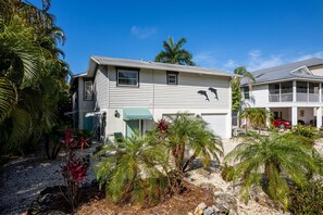 Exterior - 5394 Palmetto St - Villa Palmetto by Coastal Vacation Properties (Fort Myers Beach)