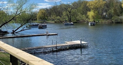 Lakefront Cabin w/ Dock & Kayaks, Perfect Summer Stay
Rustic Nautic - Cabin 9