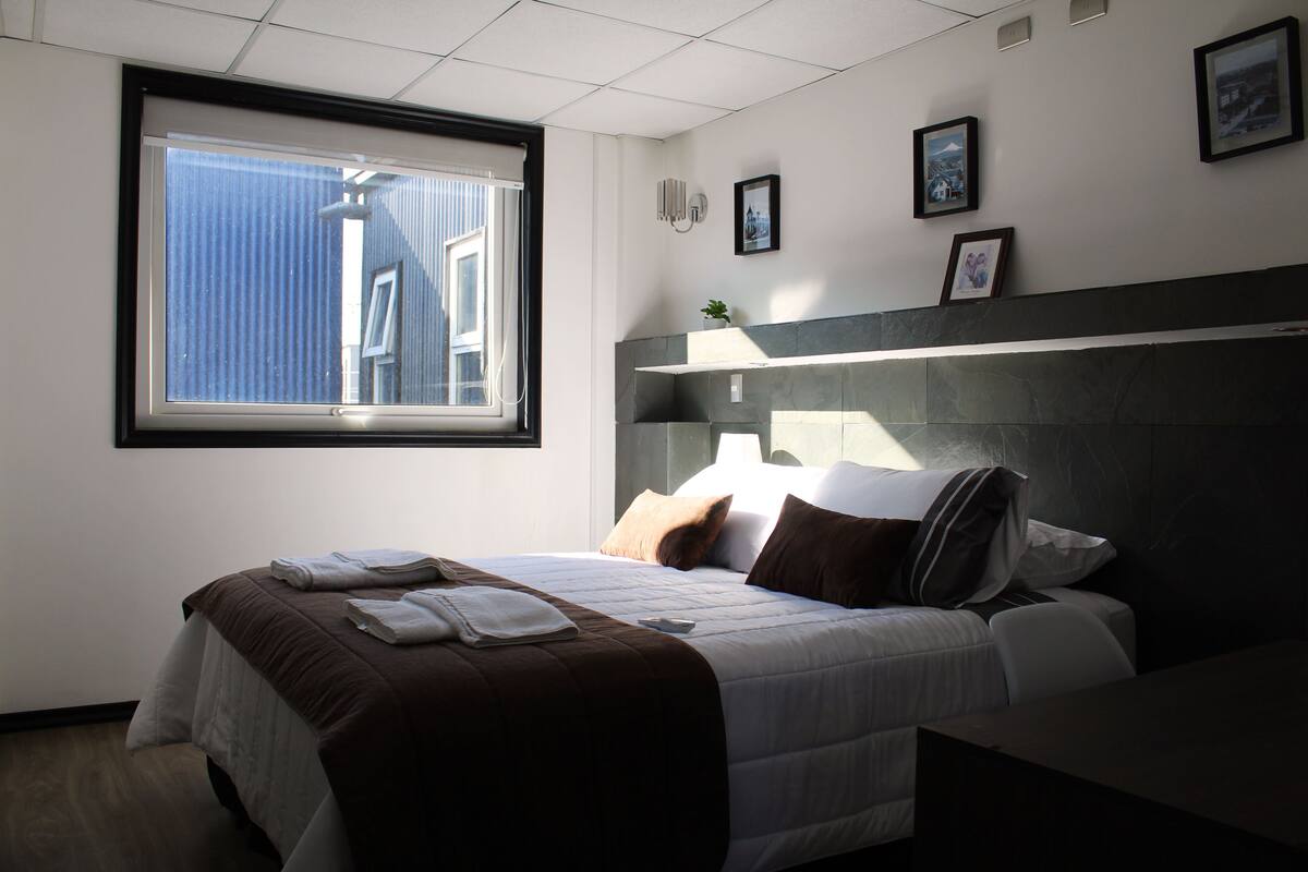 Blackout curtains, free WiFi