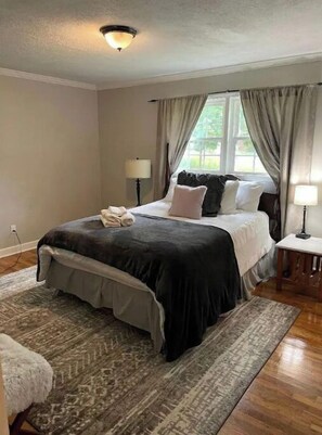 3 camere, una cassaforte in camera, una scrivania, ferro/asse da stiro