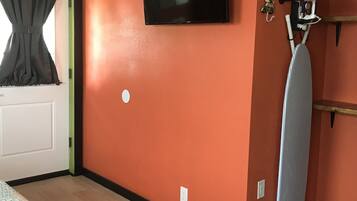 Fer et planche à repasser, Wi-Fi gratuit, draps fournis