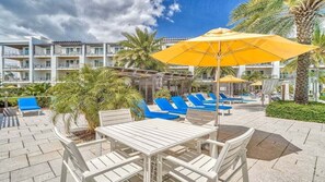 Outdoor dining - "Luxury Pointe on 30A" #314 2 Bedroom Sleeps 8 (Rosemary Beach)