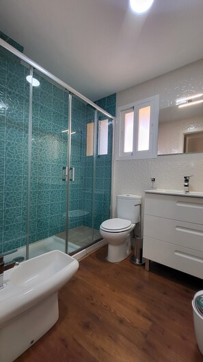 Shower, towels