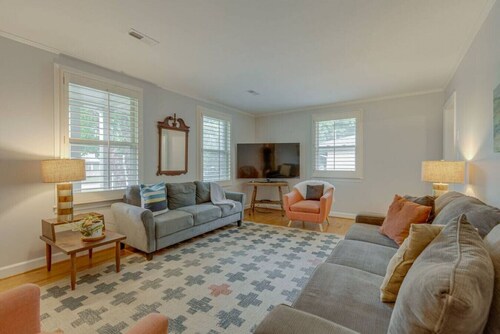 Quiet Duplex Near Downtown, Pets Welcome