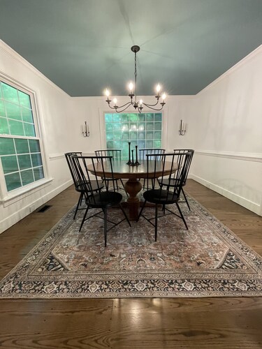 Charming Full-size home, minutes away from Colonial Williamsburg