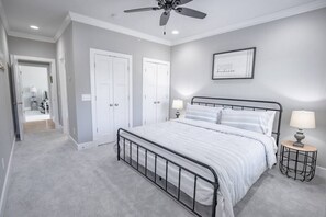 2 bedrooms, iron/ironing board, travel crib, WiFi - Updated 2BR | Safe, Central Location (Spring Hill)