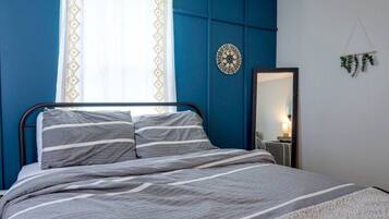 2 bedrooms, desk, iron/ironing board, travel crib