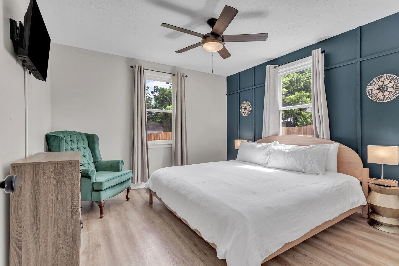 2 Schlafzimmer, Schreibtisch, Bügeleisen/Bügelbrett, Reisekinderbett