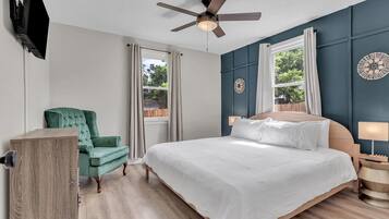 2 Schlafzimmer, Schreibtisch, Bügeleisen/Bügelbrett, Reisekinderbett