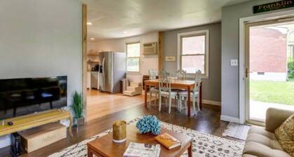 Franklin Cottage: Walk to coffee shop Pets allowed