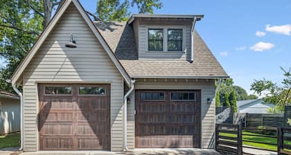 Guests Rave: Clean, Private, Walkable to Franklin