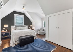 1 dormitorio, escritorio, tabla de planchar con plancha y wifi