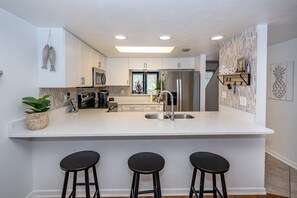 Refrigerador, microondas, horno y lavavajillas