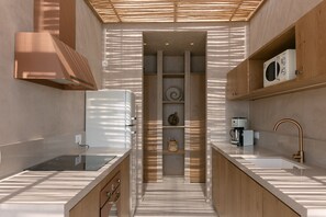 冷蔵庫、電子レンジ、オーブン、食器洗い機