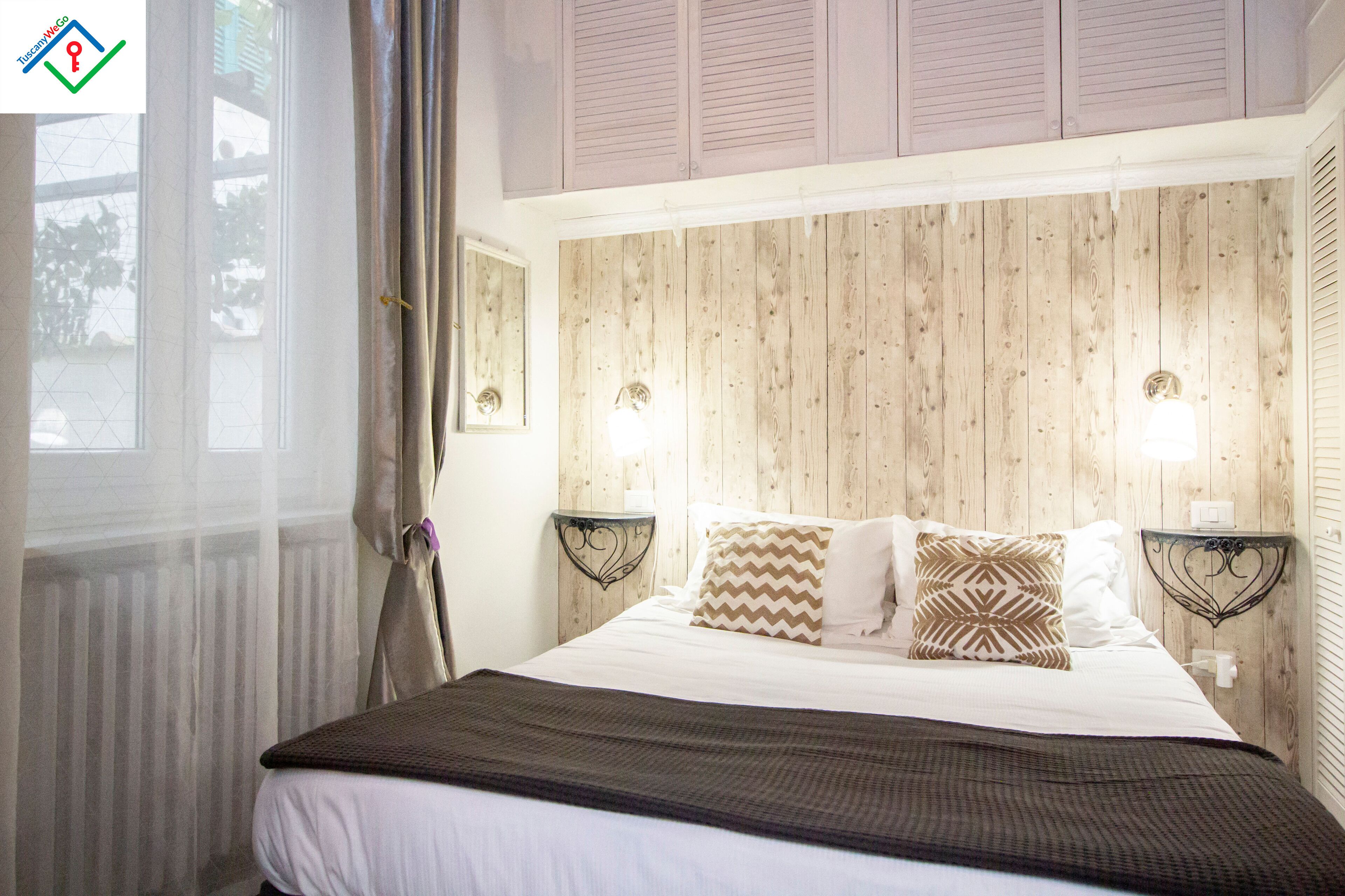 2 bedrooms, desk, iron/ironing board, travel crib