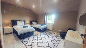 2 bedrooms, travel cot, WiFi, bed sheets