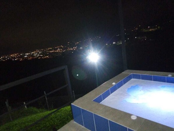 Outdoor spa tub - Cabaña lujosa en medio de la naturaleza (Dosquebradas)