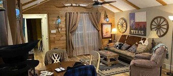 Stockyards-Walk 1 Block to StockYards-Cowboy Cabin, TCU close by