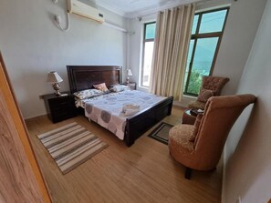 Deluxe Double Room | Iron/ironing board, free WiFi