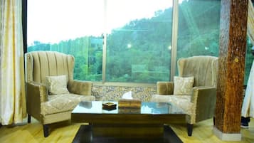 En 32-tommers LCD-TV med kabel-kanaler samt TV