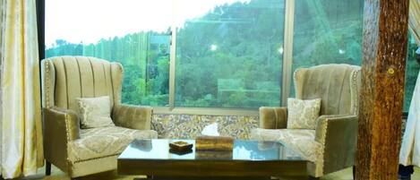 32-inch LCD TV with cable channels, TV