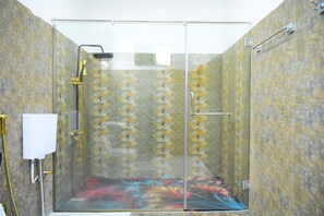 Deluxe Double Room | Bathroom | Separate bathtub and shower, towels - Srinagar Homes (Muzaffarabad)