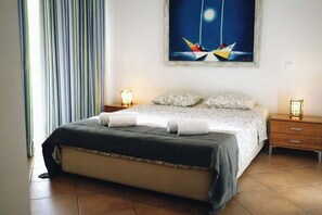 2 chambres, fer et planche à repasser, lit de bébé portatif, Wi-Fi