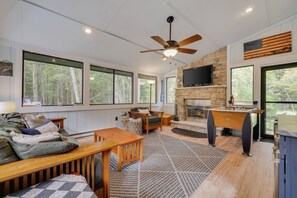 TV, fireplace, stereo