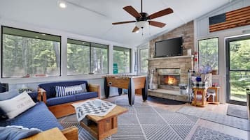 TV, fireplace, stereo
