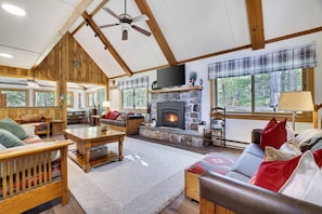 TV, fireplace, stereo