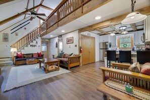 TV, fireplace, stereo
