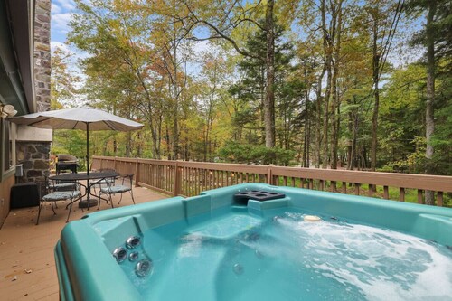 Prvt+KingBd+Foliage+LakeHarmony+HotTub+Ski+FirePit