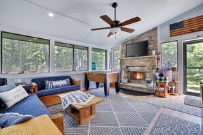 TV, fireplace, stereo