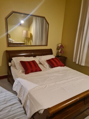 3 slaapkamers, een bureau, een strijkplank/strijkijzer, gratis wifi