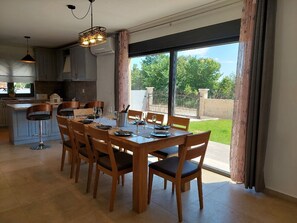 Dining - Charming Villa Vallese Bale with an amaizing turquoise pool (Bale)