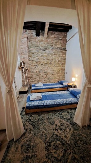 1 chambre, fer et planche à repasser, lit parapluie, Wi-Fi gratuit