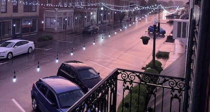 Historic Downtown Apartment! Walk to Casino/River!