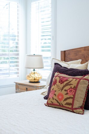 2 bedrooms, desk, WiFi, bed sheets - Tranquility in Trilogy (Peoria)