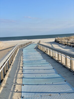 Plage à proximité, chaise longue