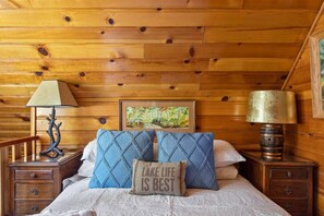 2 Schlafzimmer, Schreibtisch, Bügeleisen/Bügelbrett, kostenloses WLAN