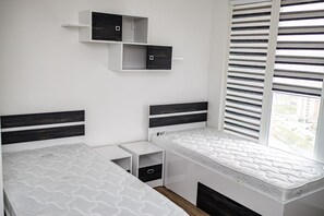 2 slaapkamers, een bureau, een strijkplank/strijkijzer, gratis wifi