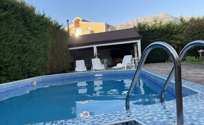 Apartemen, 3 kamar tidur, Boleh Merokok, teras | Kolam renang | Kolam renang outdoor