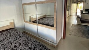 Apartment, 3 Bedrooms, Smoking, Terrace - 3 Bedroom Apartment With Pool (Bar)
