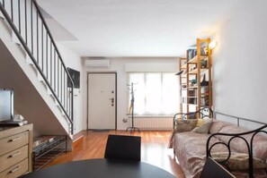 Classic Apartment | Living area - VALSUGANA (Milan)
