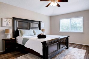 4 Schlafzimmer, Schreibtisch, kostenloses WLAN, Bettwäsche