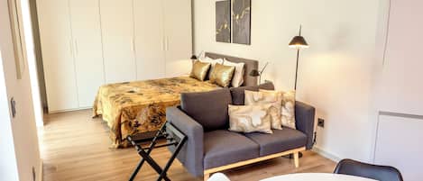 Deluxe Studio, Terrace, Courtyard View