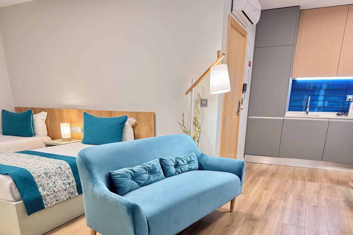 Studio, 2 Twin Beds | Laptop workspace, iron/ironing board (on request), WiFi (free)