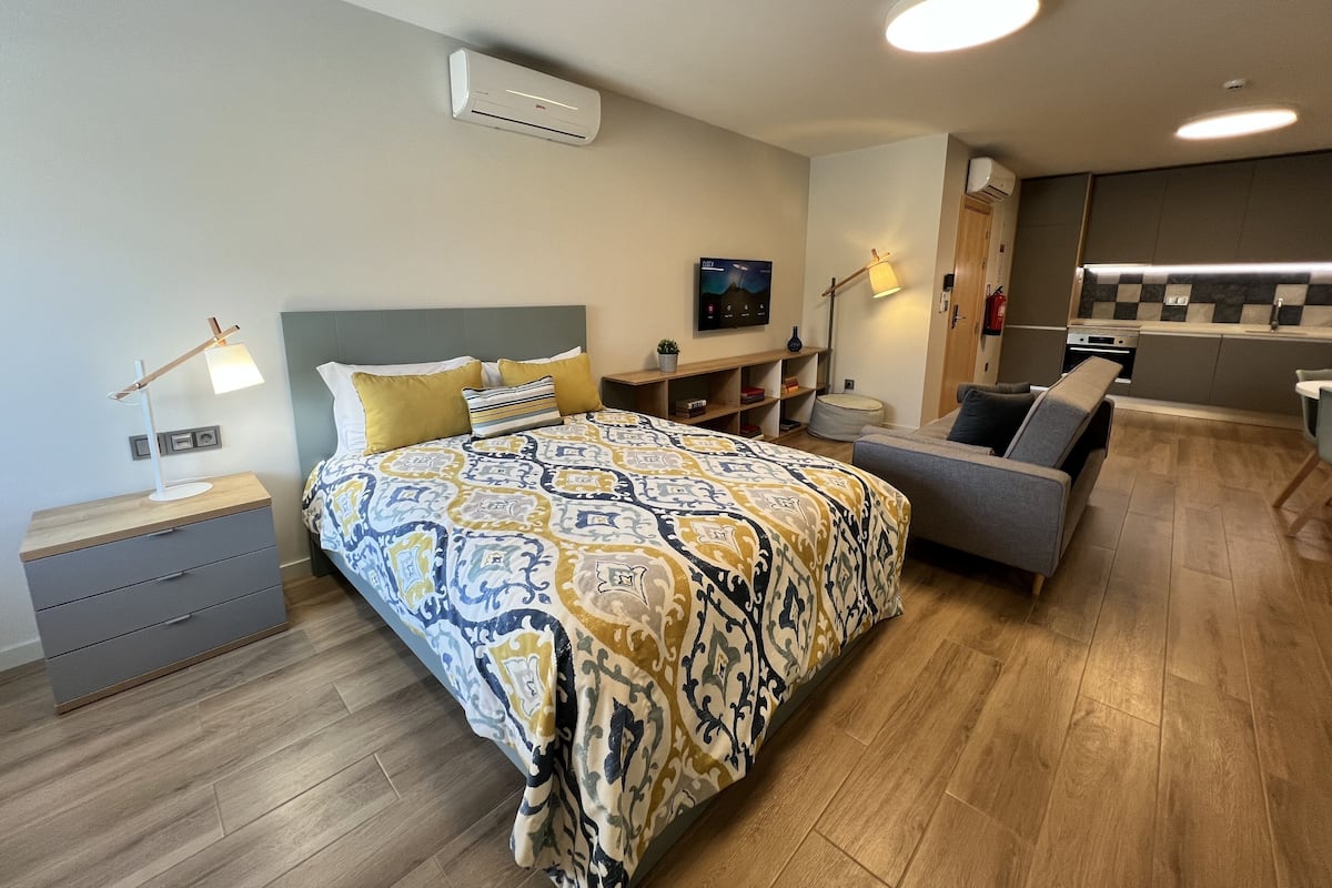 Premium Studio | Individually decorated, individually furnished, laptop workspace