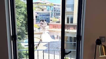 Deluxe Studio, Balcony, Canal View | Balcony